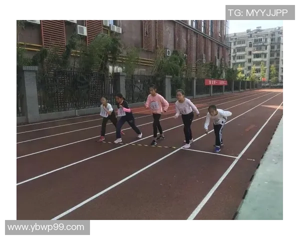 小学生足球宝贝的成长之路与梦想追逐的精彩瞬间 小学生足球宝贝的成长之路与梦想追逐的精彩瞬间